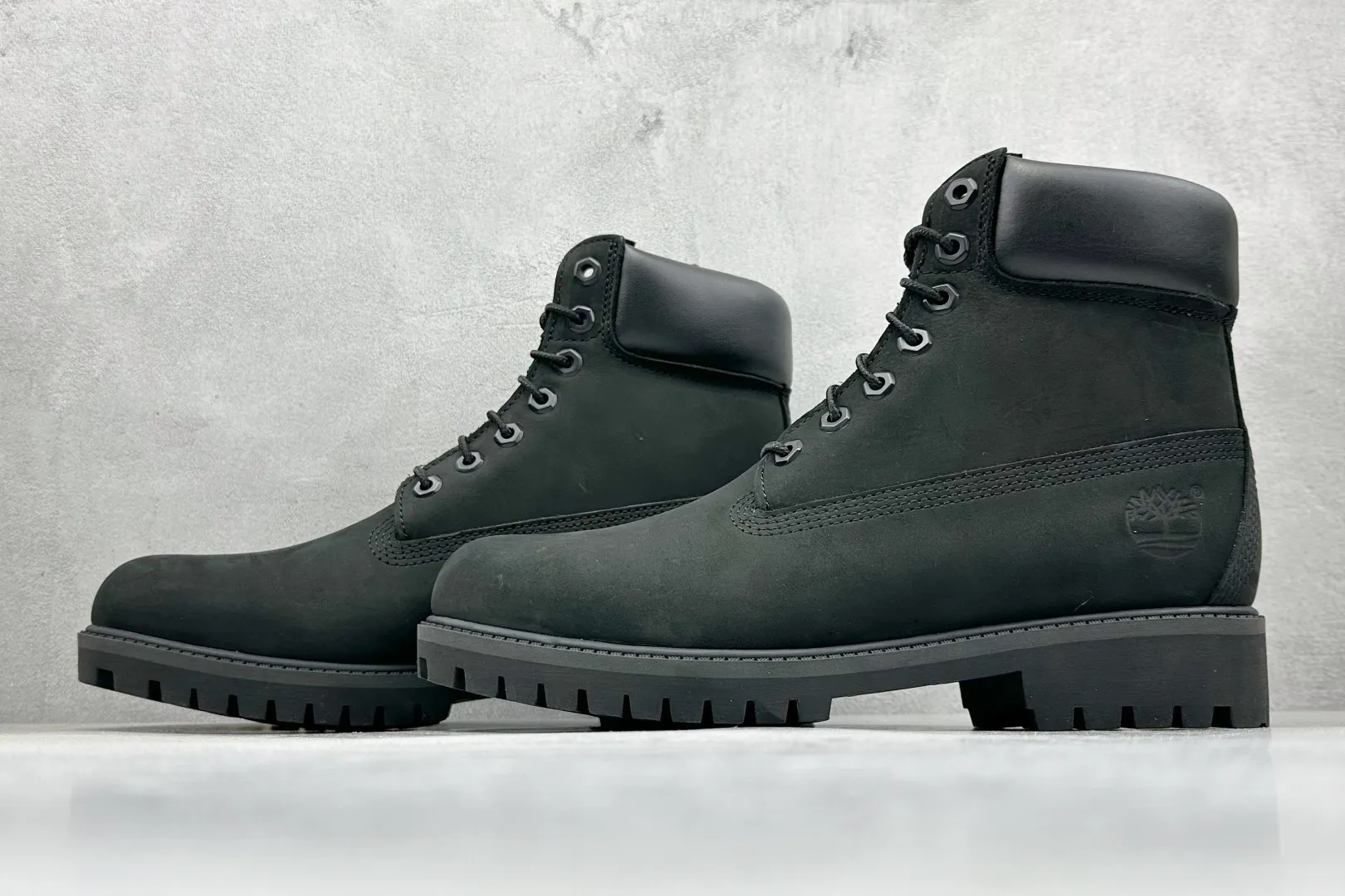 🐲💰 760 terminal store Top chip Timberland/Timberland outdoor mid-cut casual rhubarb boots series Guangdong factory quality Original box original packaging The fabric is made of Italian 🇮🇹 top frosted fine-grained cowhide with anti-odor and anti-corrosion genuine leather latex insoles to give you a perfect wearing experience High-quality and durable A must-have for sportsmen Specially designed to treat those who are not handsome High-quality feet feel first-class Size: 39.5-45 (leather shoe size)